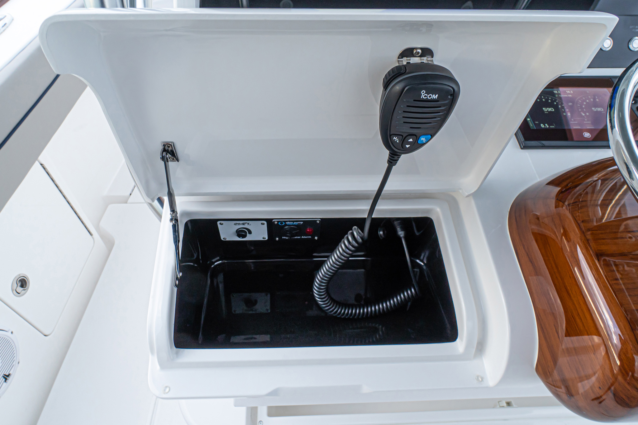 Glove box with VHF mic and holder, USB and 12V outlets, optional variable speed control knob for Hooker sea chest live well system.